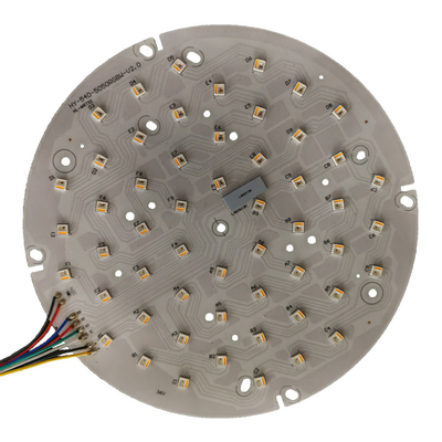 Lâmpada de palco LED RGB/RGBW classificada IP20 com tensão universal de 100-240V e entrada de 50/60Hz
